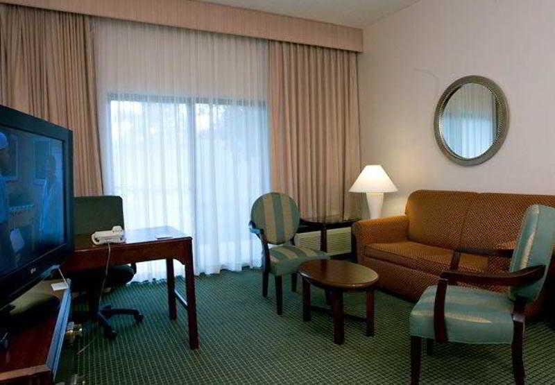 Готель Courtyard Lafayette Airport Номер фото